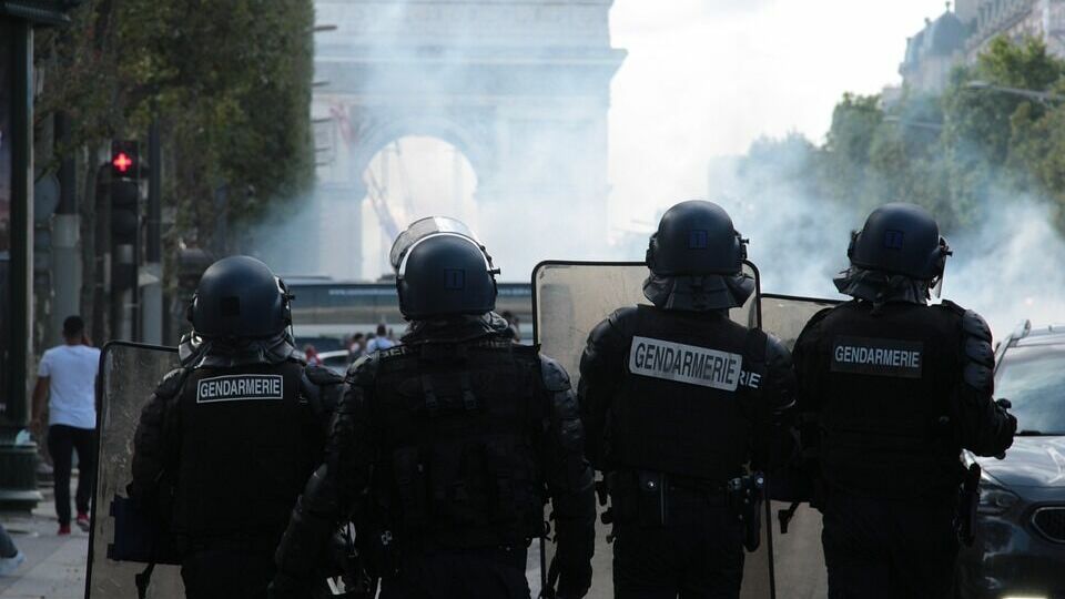 В Париже на акции протеста против пенсионной реформы задержали 20 человек