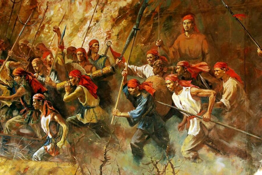 Союзниками тайпинов было движение «красноголовых», возникшее в провинции Гуандун на базе тайной полукриминальной организации «Триады». Члены этого движения носили красные банданы. Их армия насчитывала до 100 тысяч бойцов и в течение нескольких лет контролировала значительную часть провинции. В 1861 году они были разбиты имперскими войсками, а их остатки численностью примерно 30 тысяч человек объединились с тайпинами.