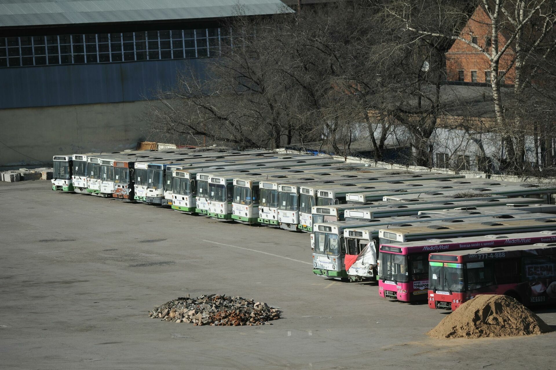Из-за увольнения шоферов-мигрантов в Хабаровске сокращают автобусные рейсы