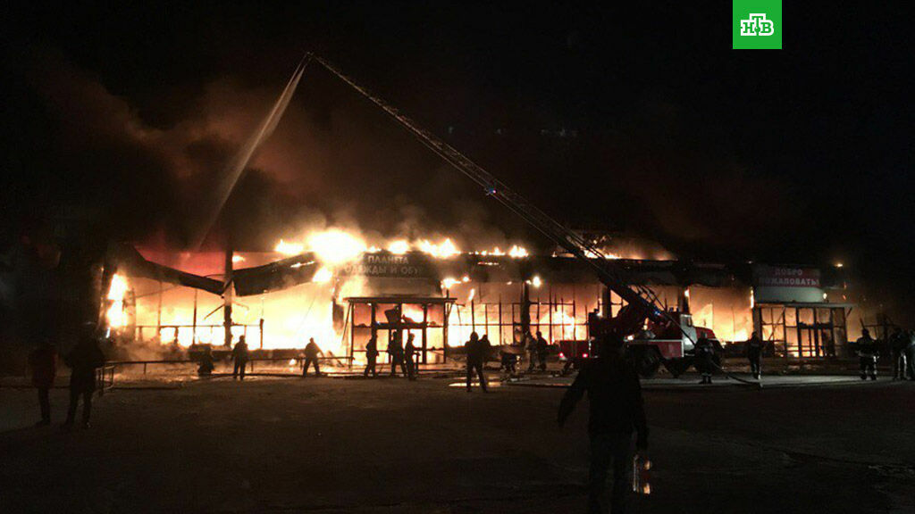 МЧС: причиной пожаров в двух ТЦ Ноябрьска были поджоги