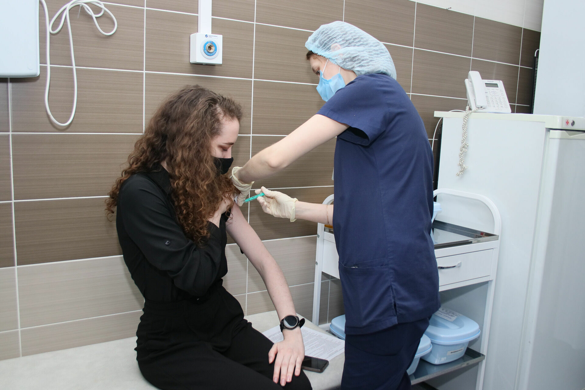 Студентов Хабаровского края обязали сделать прививки против COVID-19