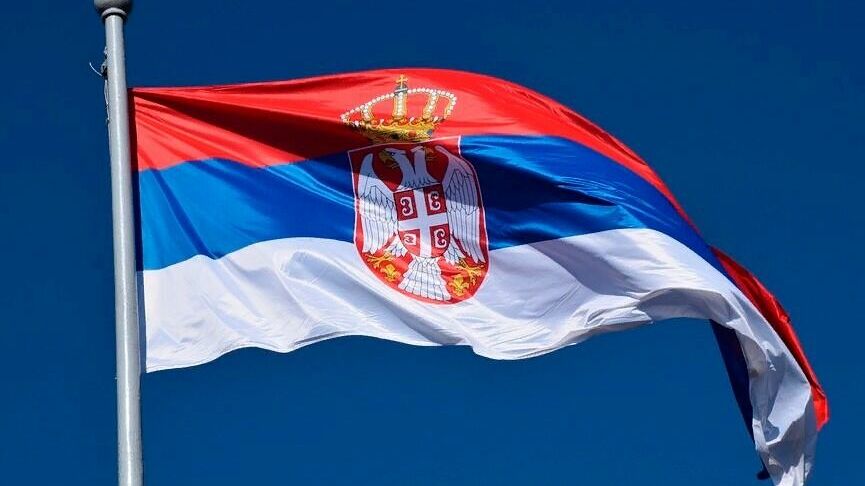 Ни нашим – ни вашим: как Сербия балансирует между Западом и Россией