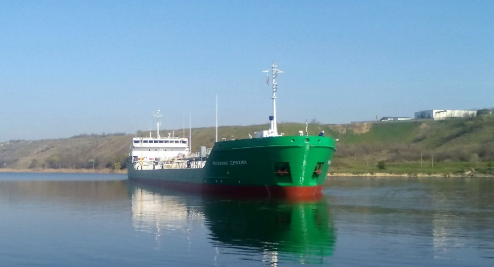 Российский танкер спас людей с тонущего судна в Ионическом море