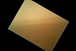От «Любопытства» получили цветные снимки поверхности Красной планеты