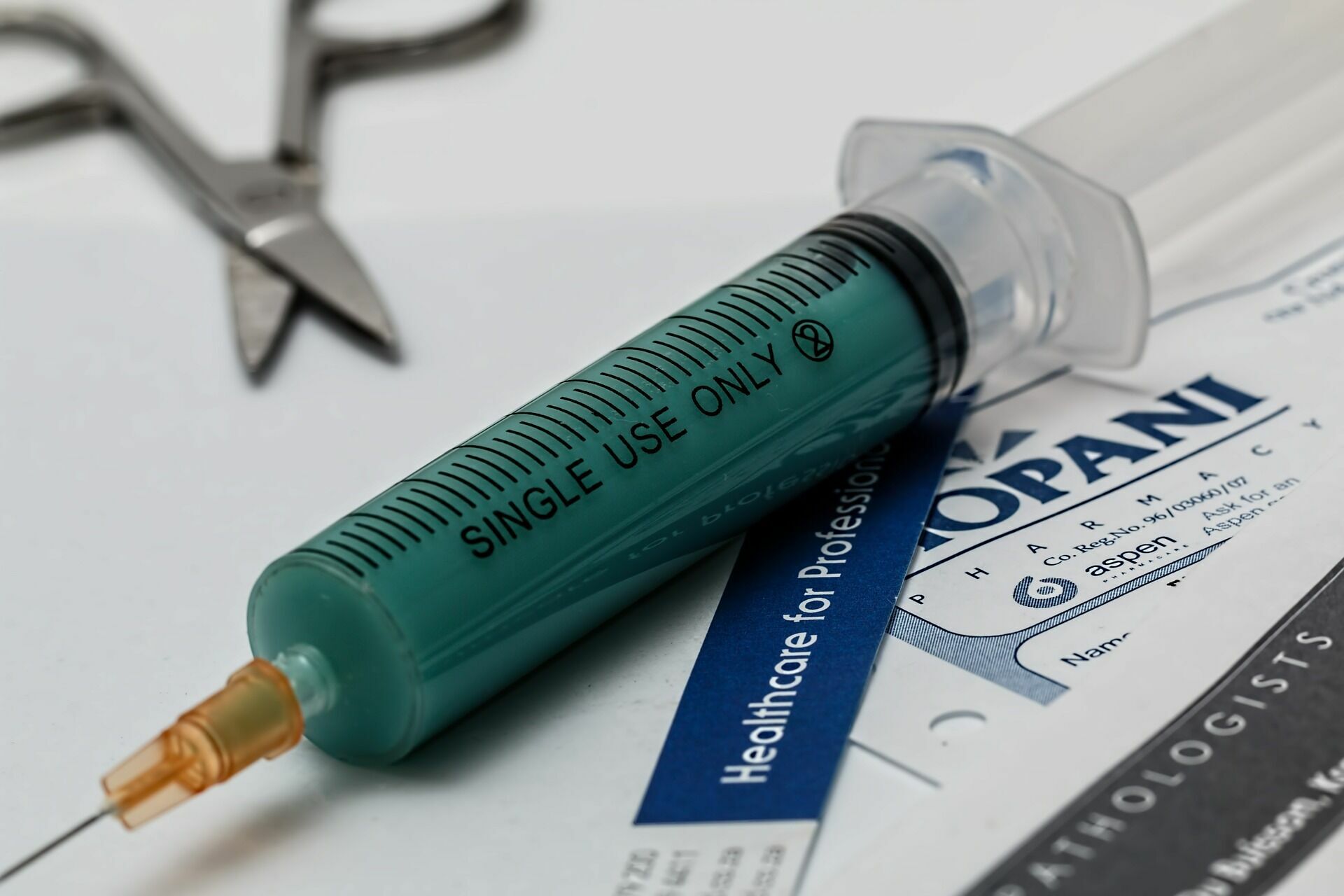 Первую в России вакцину от коронавируса зарегистрируют в августе