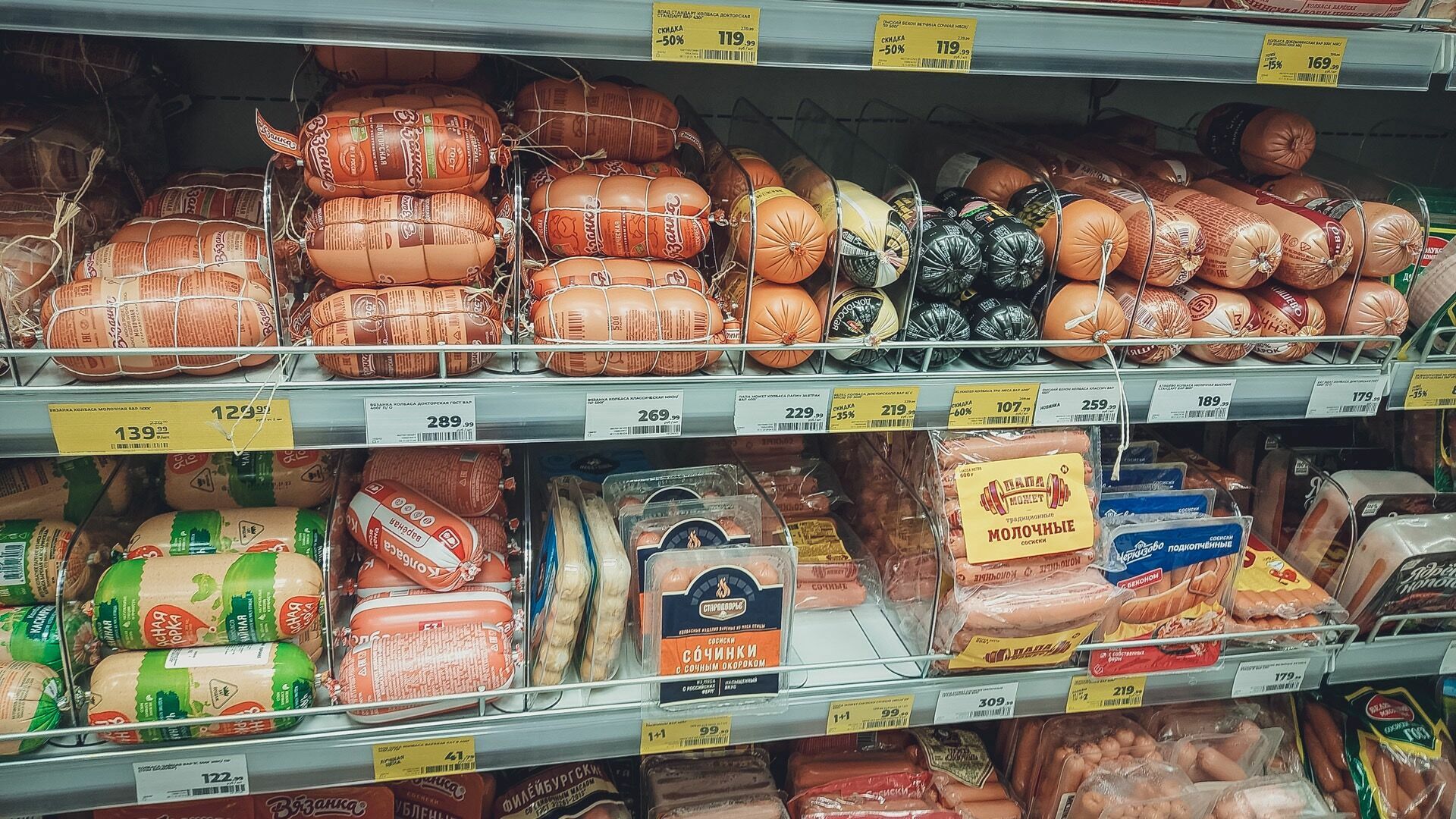 Сыты по горло: россиян «подсадили» на низкопробные продукты