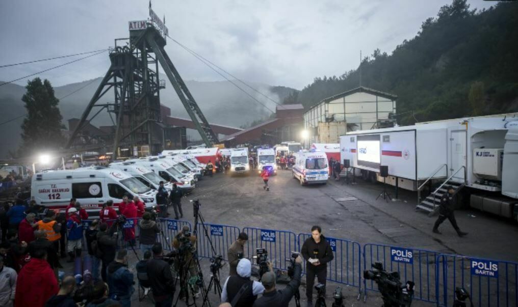 Число погибших при взрыве на шахте в Турции выросло до 40