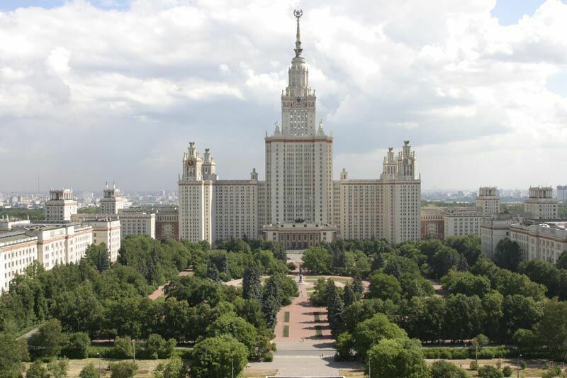 Москвичи добились отмены тендера на благоустройство территории МГУ