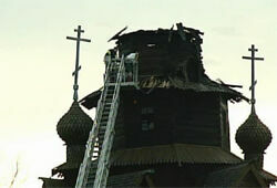 В Суздале от удара молнии сгорел купол церкви 18 века