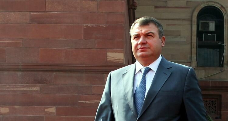 Военная прокуратура подозревает Сердюкова в махинациях с землей