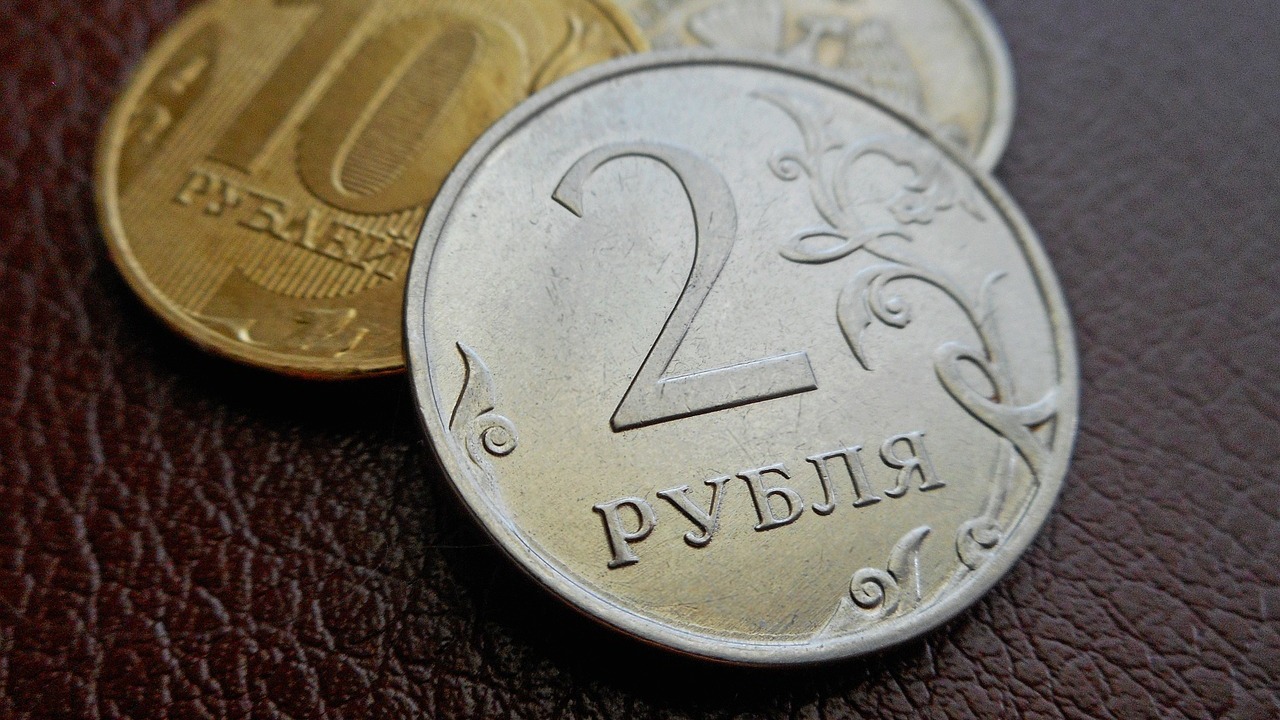 Доллар стоит больше 97 рублей впервые с 16 августа
