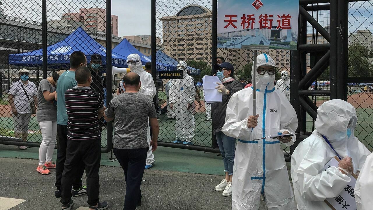 Эксперт заявил, что коронавирус, выявленный в Пекине, заразнее, чем был в Ухане
