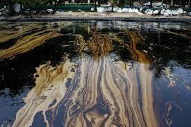 Нефтяники грозят снизить добычу из-за новых экологических требований