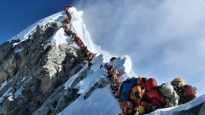 Альпинисты из Швейцарии и США стали первыми жертвами сезона на Эвересте