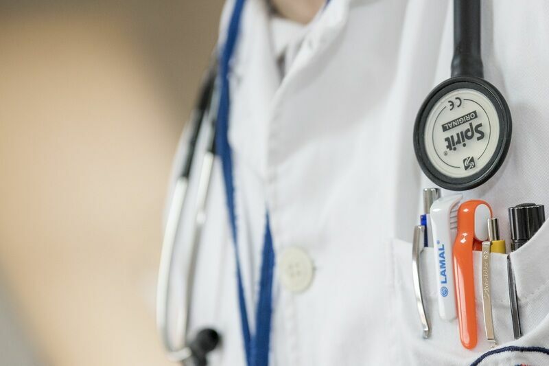 Опрос: почти 30% врачей ковидных госпиталей готовы уволиться из-за усталости