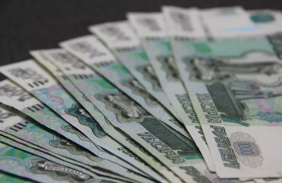 МРОТ в России повысят до 12 130 рублей