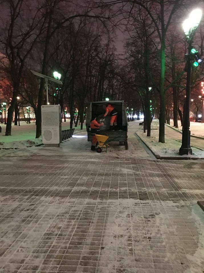 Снега нет, а Москву снова травят реагентами