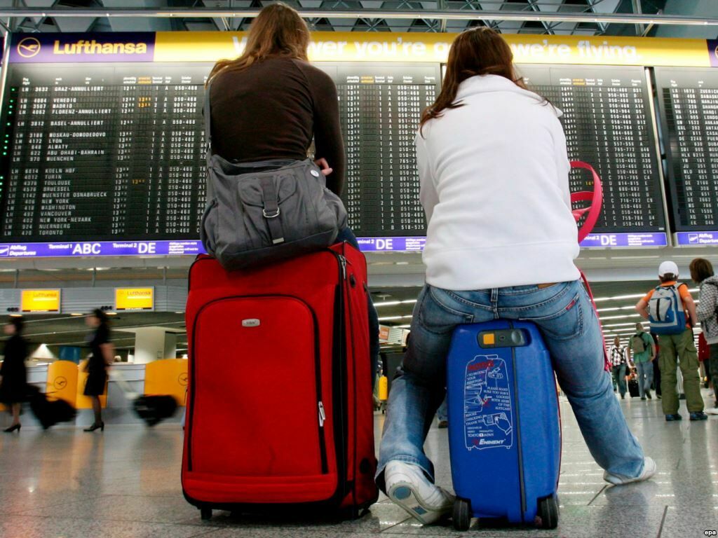 Более 40 процентов молодых россиян хочет навсегда покинуть страну