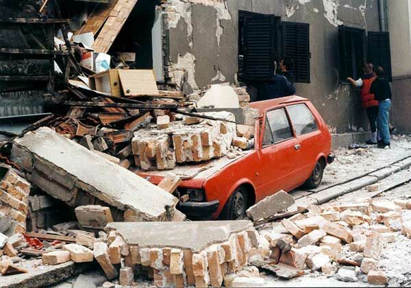 Фото натовских бомбежек Югославии в 1999 году в сети приняли за украинские