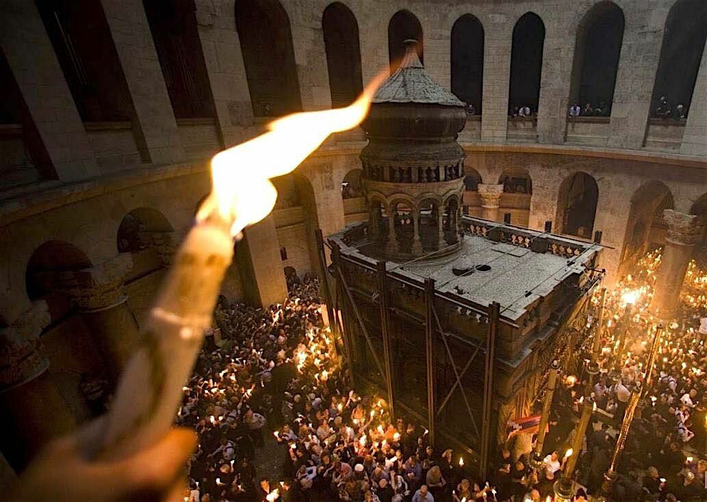 В храме Гроба Господня в Иерусалиме сошёл  Благодатный огонь