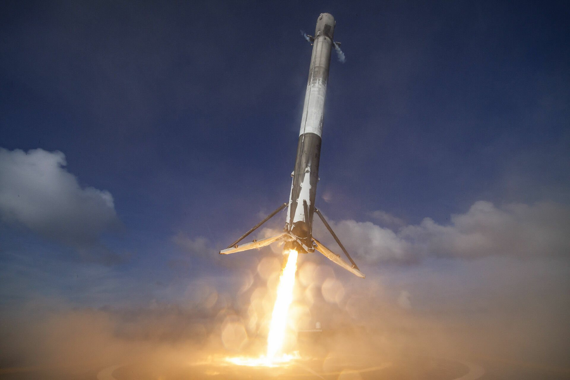 "Села в лужу": опубликовано видео падения ракеты Falcon 9