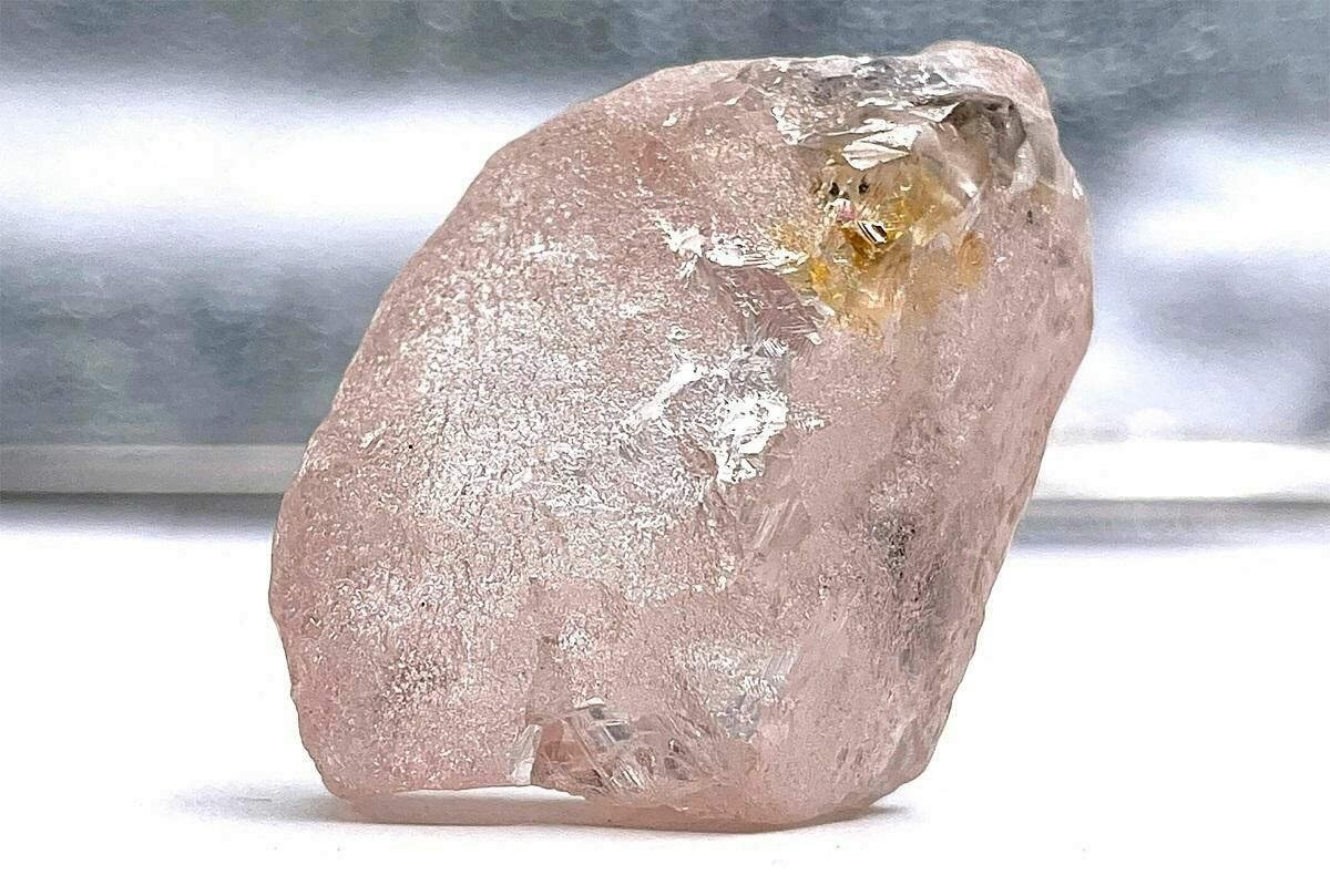 В Анголе нашли самый большой за последние 300 лет розовый алмаз весом 170 каратов
