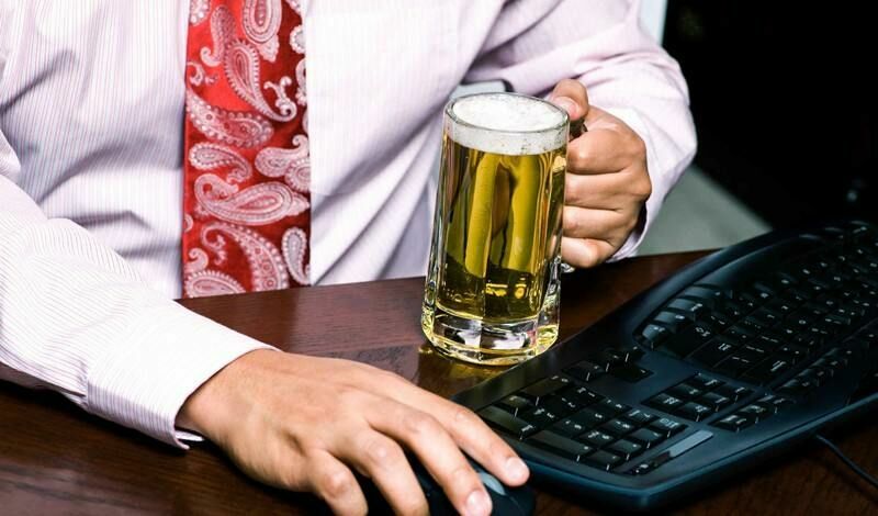 Открытие: россияне начинают употреблять алкоголь, когда начинают работать