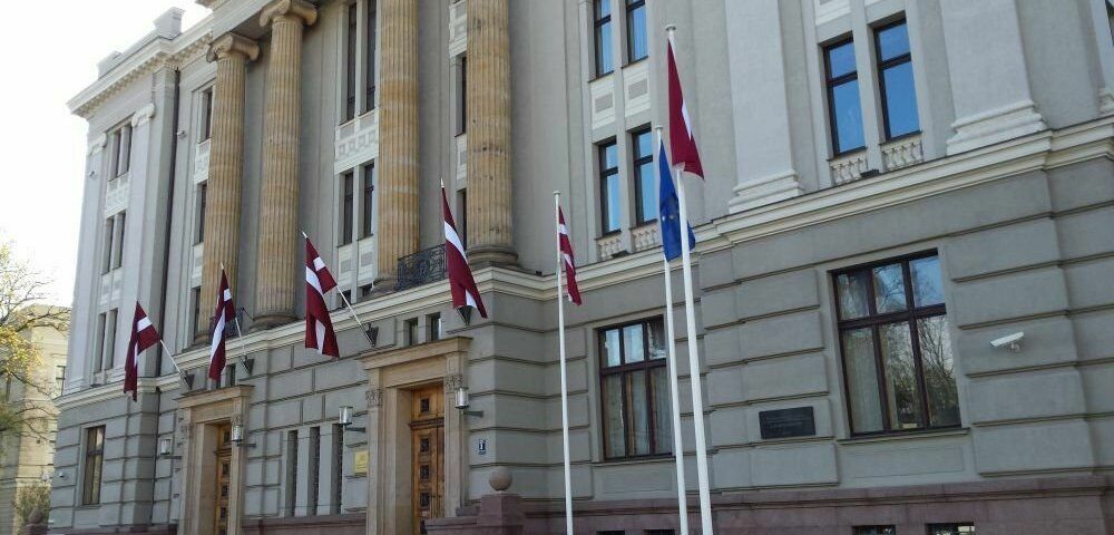 МИД Латвии запретило въезд в страну 25 российским деятелям культуры