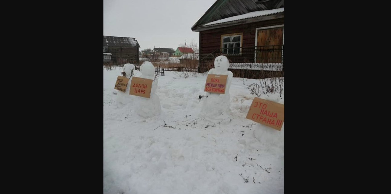 Маразм крепчает: жительницу Архангельска задержали за «митинг снеговиков»