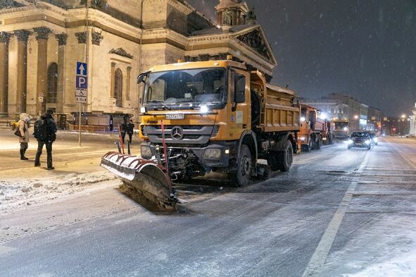 Власти Петербурга пообещали создать новую систему уборки снега  за 2-3 года