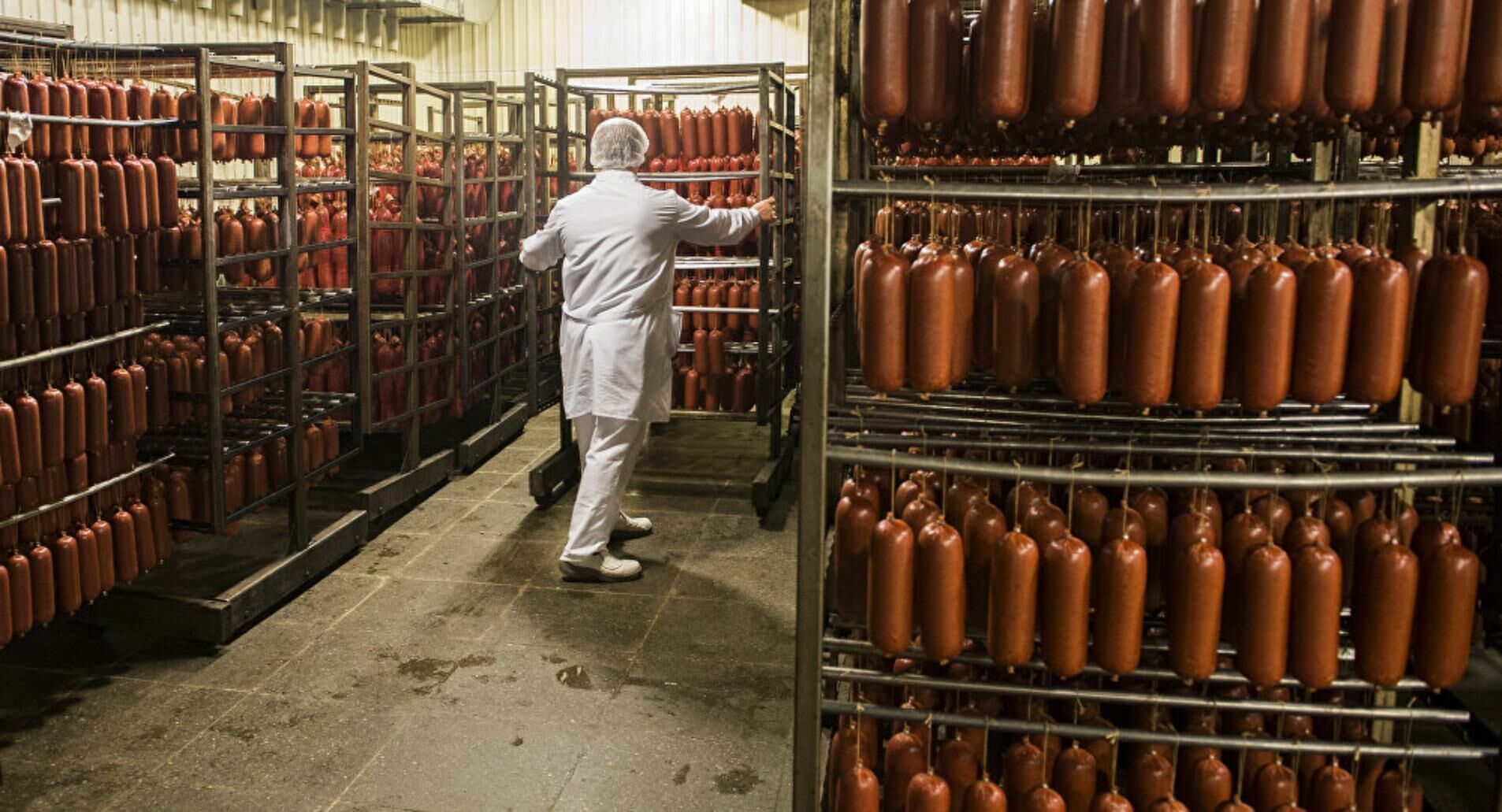 Производители мясных изделий попросили правительство повысить цены