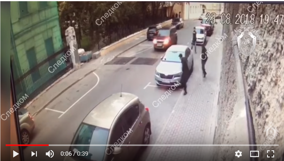 СК разместил видео вооруженного нападения на полицейских в Москве