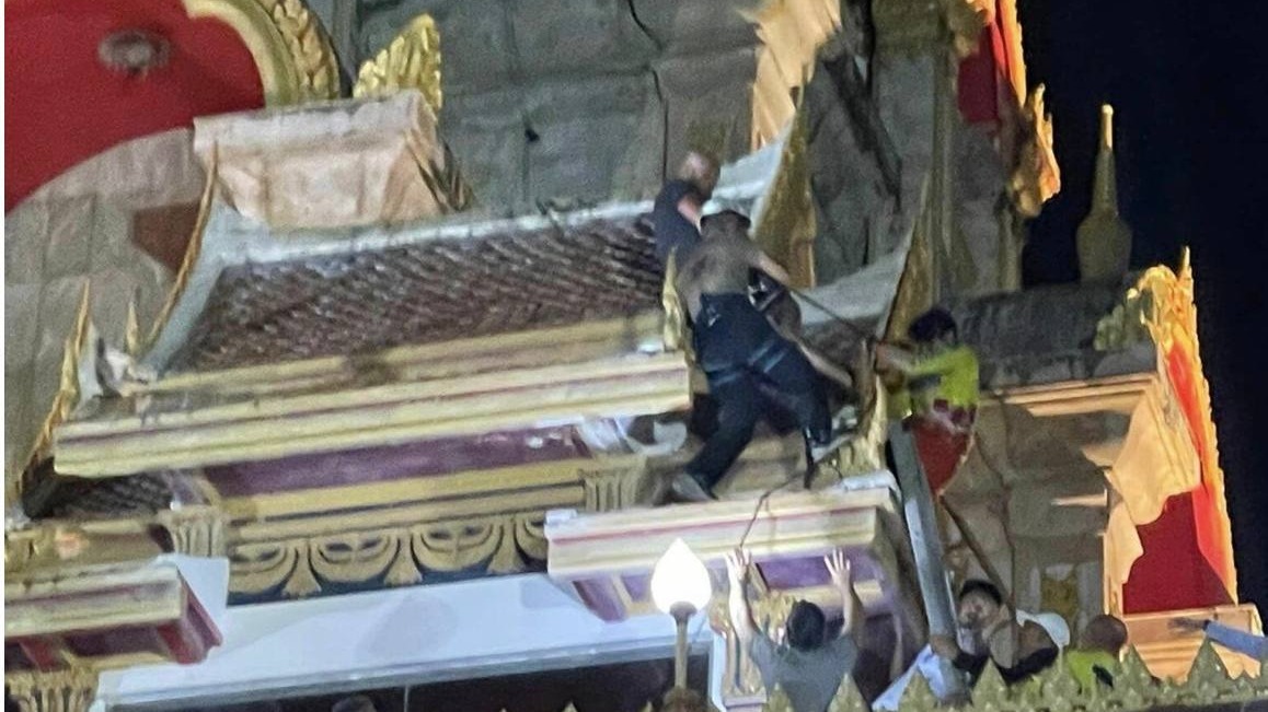 На Пхукете пьяный россиянин взобрался на крышу храма и спрыгнул вниз