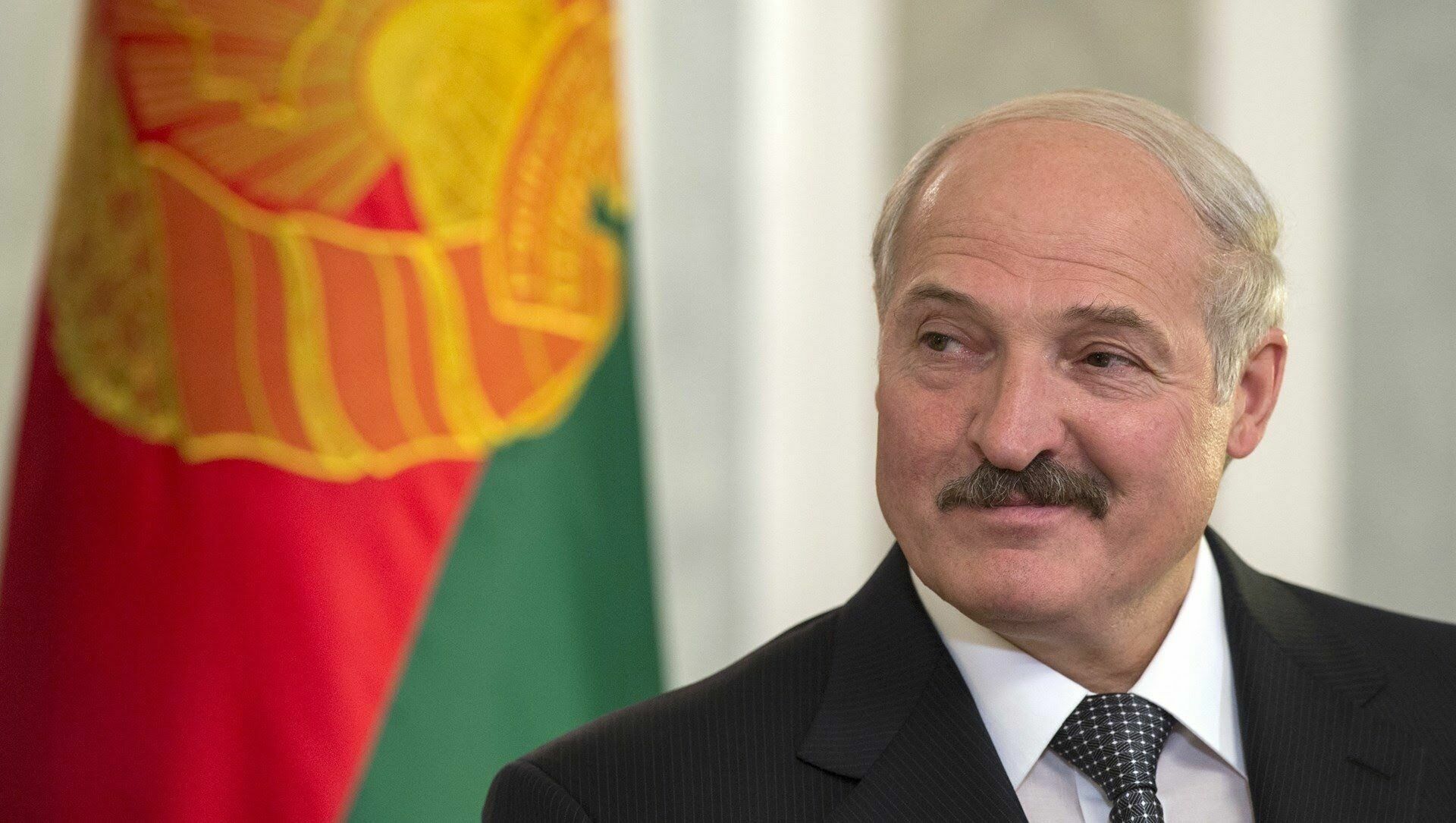 Лукашенко нужны женщины в парламенте, чтобы мужики "не дурили"