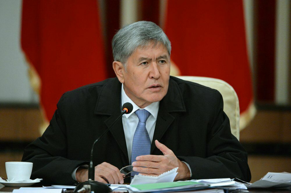 Президент и премьер Киргизии скрывают свое местонахождение