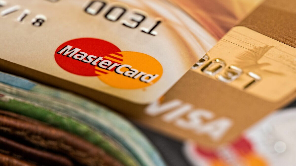 Уровень задолженности по кредитным картам достиг максимальных значений в США