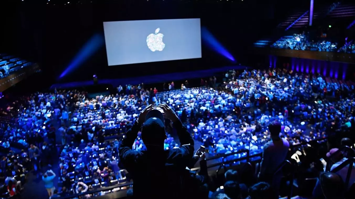Apple на конференции разработчиков в июне представит новую «умную» iOS