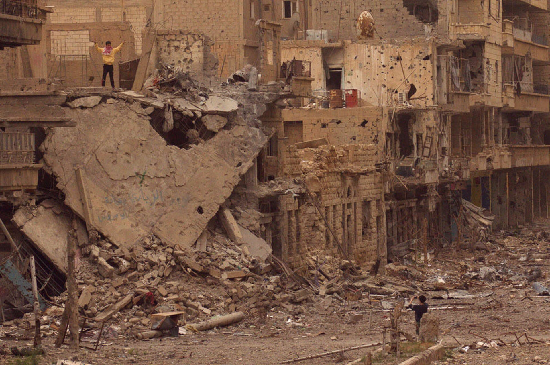 Разрушенная сирия. Сирия город Дейр-эз-зор. Руины Алеппо. Руины города Алеппо в Сирии. Сирия разрушенные города.