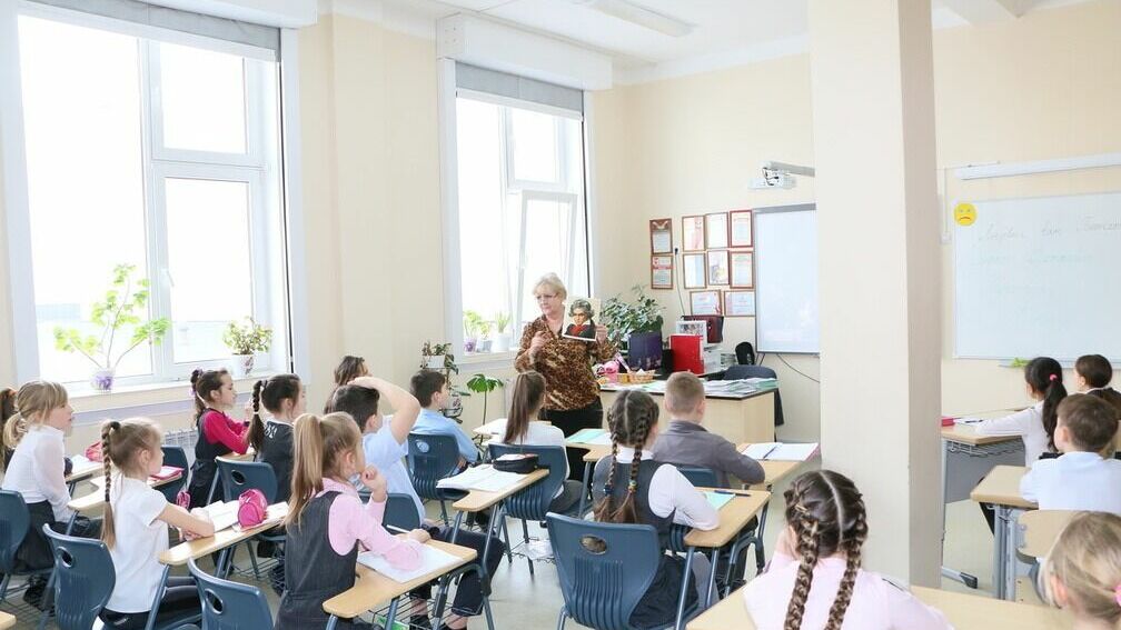 Почин дня: в Госдуме предложили приравнять учителей к госслужащим