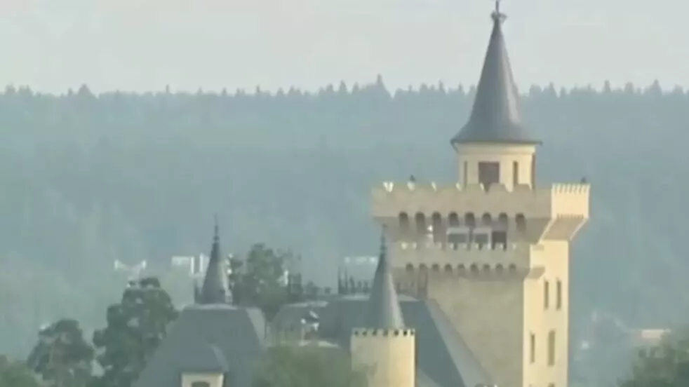 Замок Аллы Пугачевой в подмосковном поселке Грязь