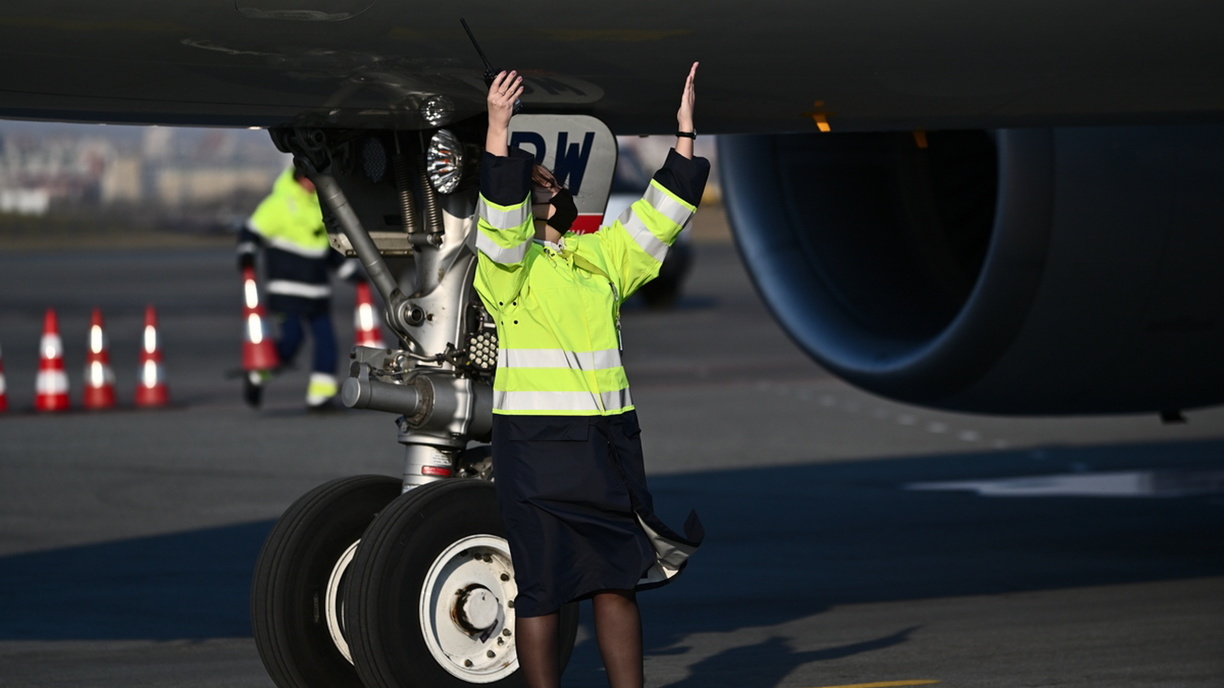 Отказал двигатель: Boeing компании Red Wings не долетел из Антальи в Екатеринбург