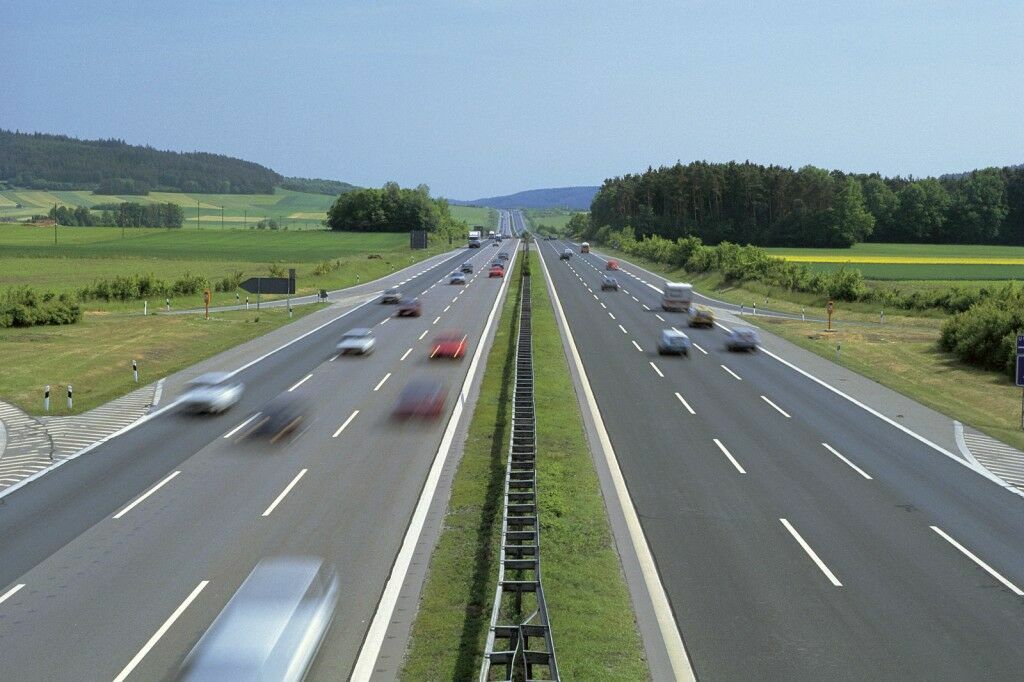 ГИБДД: скорость на платных автотрассах поднимут до 130 км/ч