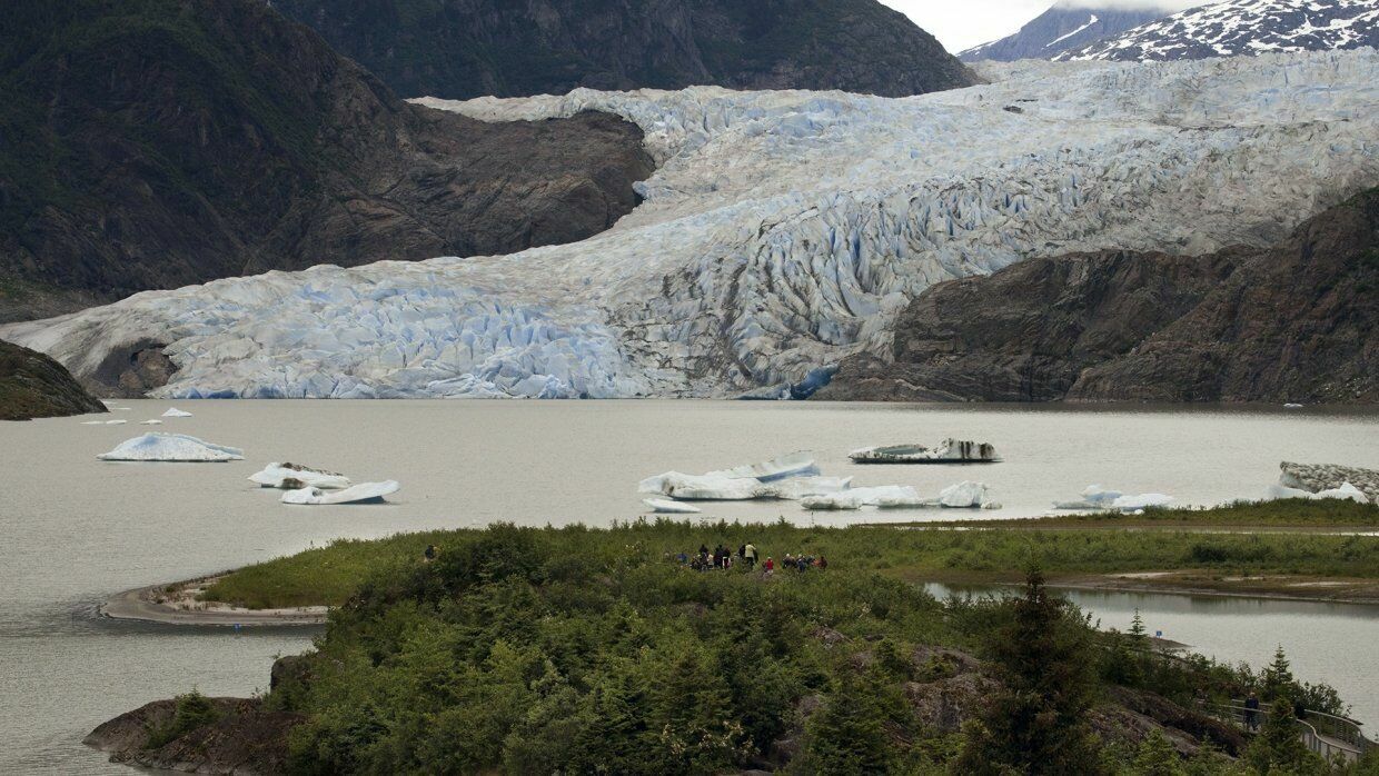 Жителей Аляски призвали эвакуироваться из-за угрозы цунами