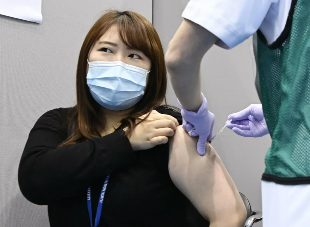 Японские ученые разрабатывают вакцину с пожизненной защитой от COVID-19