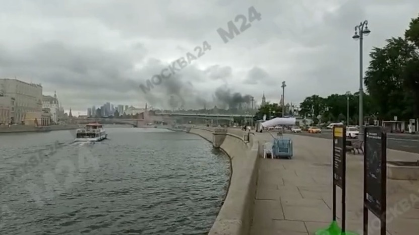В Москве начался пожар в парке Зарядье (ВИДЕО)