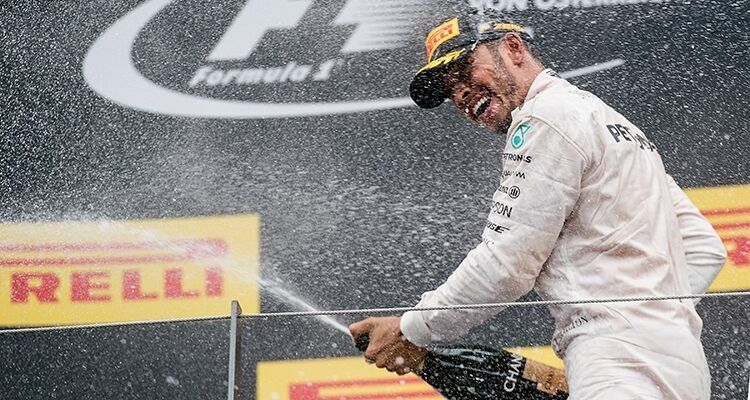 Хэмилтон победил на Гран-при Австрии, выбив с трассы Росберга