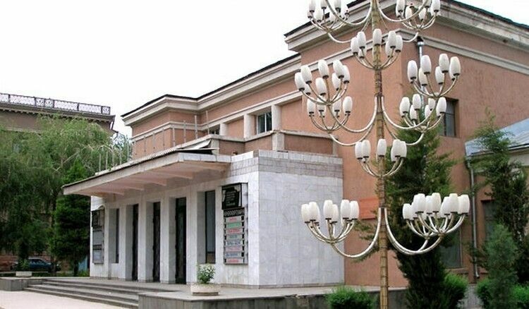 В Душанбе сносят Русский драматический театр