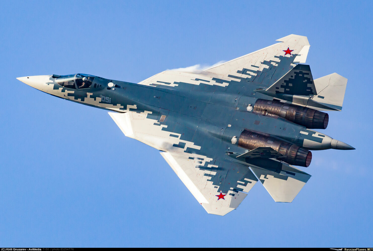 Младший брат "Кинжала": какими ракетами будет вооружен истребитель Су-57