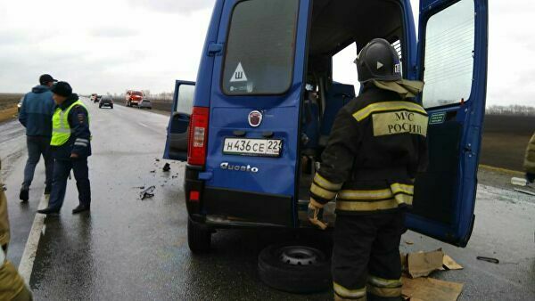 Восемь человек погибли при столкновении двух микроавтобусов на Алтае