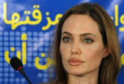 Анджелину Джоли наградят «почетным Оскаром»